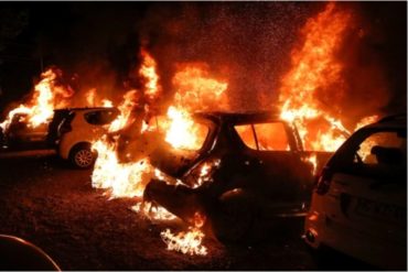 ¡VIOLENCIA! Un hotel atacado, policías heridos y destrozos en el primer día del Festival de Viña del Mar en Chile