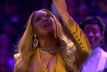¡AQUÍ LA TIENE! La espectacular presentación de Beyoncé para rendir tributo a Kobe Bryant y a su hija Gigi (+Video)