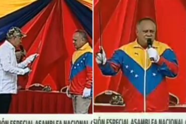 ¡AH, OK! Freddy Bernal entregó réplica de la espada de Bolívar a Diosdado Cabello (+Video)