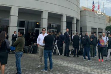 ¡LE MOSTRAMOS! Así esperan la llegada de Guaidó en el Centro de Convenciones del Aeropuerto de Miami (+Fotos)