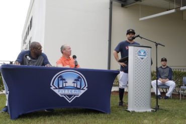 ¡SOLIDARIO! José Altuve dona 60.000 comidas a niños que no pueden ir a clases en Houston debido al coronavirus