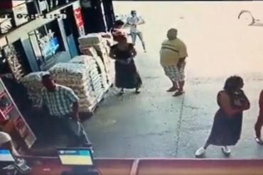 ¡AL DESCUBIERTO! Cámaras captaron el momento en que una mujer robó en un local en San Félix: se escondió todo bajo la falda (+Video)