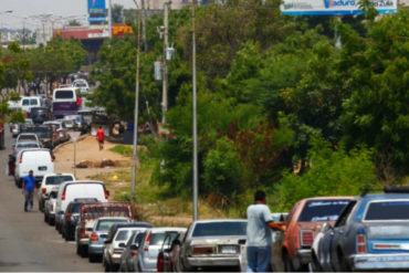 ¡EL COLMO! Denuncian que policías en Carabobo estarían cobrando hasta $10 por surtir gasolina (+Video)