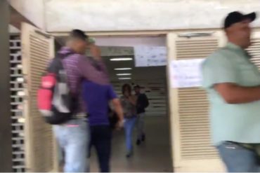 ¡QUÉ ABUSO! Detonaron bombas lacrimógenas durante clase magistral en la UCV (+Video)