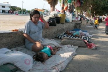 ¡QUÉ DURO! “Nos corren, nos insultan y nos tratan mal”: el drama de los migrantes venezolanos que duermen en el piso en Cúcuta