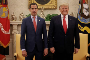 ¡COMO POCAS VECES! Un Trump sonriente posó junto a Guaidó dentro del Salón Oval de la Casa Blanca (+Foto)