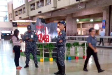 ¡ALERTA! Colectivos chavistas llegaron al aeropuerto de Caracas para hostigar a los integrantes de la Comisión de Derechos Humanos de la OEA