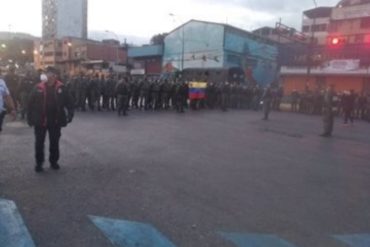 ¡MILITARIZADOS! GNB y las FAES impiden comprar en Catia y Petare este #24Mar pero reportan otras zonas de Caracas con aglomeraciones (+Fotos)