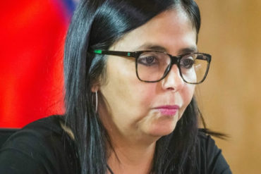 ¡AQUÍ ESTÁ! «Disculpen, tengo una afección, una laringitis»: Delcy Rodríguez tosió varias veces durante discurso por el Día de la Mujer (+Video)