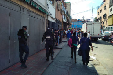 ¡LE MOSTRAMOS! Las FAES dirigieron operativo de cierre de comercios en Catia por cuarentena (+Fotos)