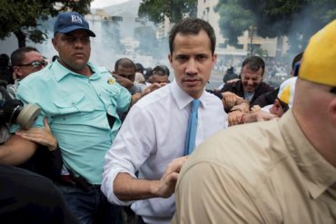 ¡COMPROMETIDO! «A pesar de la persecución, seguiremos en la lucha»: La firme posición de Guaidó tras arremetida del régimen contra su equipo