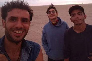 ¡GRAVE! Jóvenes varados en el medio del desierto entre Perú y Chile sin alimentos y con poca agua piden auxilio (+Video)