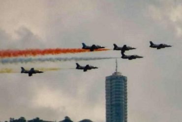 ¡VEA! “El ridículo es infinito”: Venezolanos estallaron contra el régimen por show de aviones de la FANB que sobrevolaron Caracas (+Fotos)