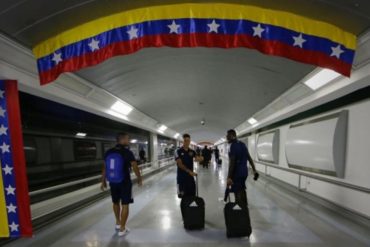 ¡VÉALOS! Boca Juniors pasó control sorpresa por el coronavirus a su llegada a Venezuela (+Fotos)