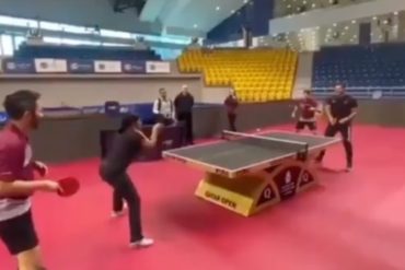 ¡INSÓLITO! Jugar ping-pong, las prioridades de Delcy Eloína (la prevención del coronavirus puede esperar)