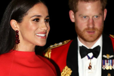 ¡SE LO MOSTRAMOS! Príncipe Harry usó su traje militar en uno de sus últimos compromisos con la realeza (Y Meghan le «hizo juego» con este atuendo) (+Fotos)