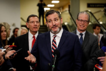 ¡ATENCIÓN! El senador Ted Cruz está en cuarentena tras saludar a un hombre que luego dio positivo al coronavirus