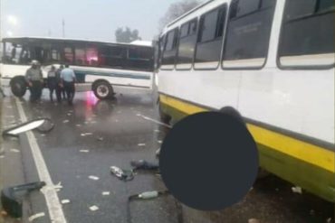 ¡LAMENTABLE! Un muerto y dos heridos tras choque triple en la autopista Francisco Fajardo este #20Abr