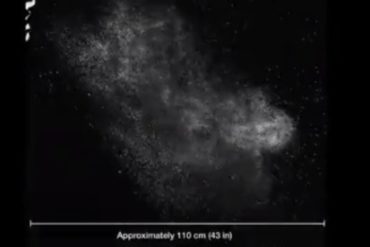 ¡NECESARIO SABER! El impactante video que demuestra lo lejos que pueden viajar las partículas de saliva de un estornudo (+Detalles +Recomendaciones)