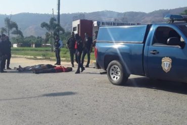 ¡HORRIBLE! Hallan los cadáveres de 3 ciudadanos en el pavimento de una autopista de Valencia (todos con múltiples impactos de balas)