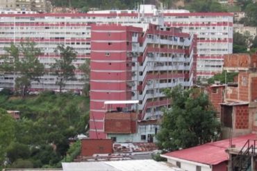 ¡DANTESCO! De varias puñaladas mataron a un hombre en Propatria: Lo arrojaron al vacío desde un octavo piso