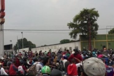 ¡IMPRESIONANTE! Portuguesa amaneció este #19Abr con una multitudinaria cola de motorizados para surtir gasolina (+Video)