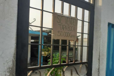 ¡GRAVE! “A 50 para los niños y dos por un dólar, del motivo que queráis”: Así venden los tapabocas artesanales en las calles del Zulia