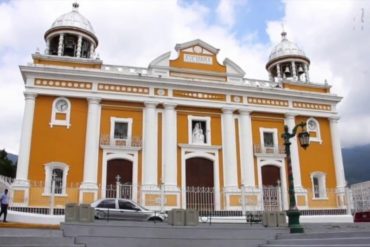 ¡SEPA! Sacaron imagen de una virgen en iglesia de La Pastora en medio de la cuarentena social por el coronavirus (+Foto)