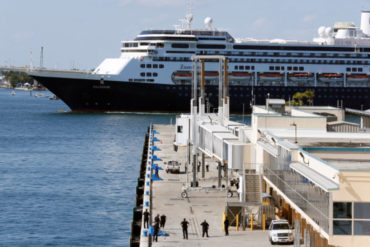 ¡SEPA! Crucero Zaandam llegó al puerto de Fort Lauderdale: Transporta cuatro fallecidos y  decenas de pacientes con coronavirus