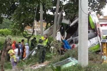 ¡SEPA! Al menos 2 personas fallecieron y 7 resultaron heridas en un accidente de autobús en Colombia (Trasladaba migrantes venezolanos)