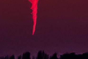 ¡INCREÍBLE! El‌ ‌misterioso‌ ‌objeto‌ ‌en‌ ‌llamas‌ ‌que‌ ‌se‌ ‌observó‌ ‌en‌ ‌el‌ ‌cielo‌ ‌de‌ ‌Inglaterra‌ ‌este‌ ‌#17Abr‌ ‌(+Fotos)‌ ‌
