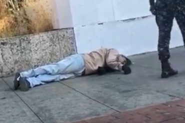 ¡LAMENTABLE! Otro hombre se desplomó en plena vía en Chacao: Se desconoce la causa (+Video)