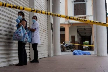 ¡HORROR! Las dantescas imágenes del coronavirus en Ecuador: Cadáveres son abandonados en las calles de Guayaquil por temor a contagios (+Videos)