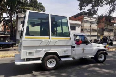 ¡TE LO CONTAMOS! Lo que realmente pasó con el papamóvil que llevó al Nazareno por Caracas este #8Abr