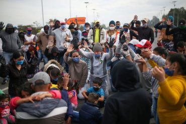 ¡CRÍTICA SITUACIÓN! Migrantes venezolanos bloquearon carretera en Bogotá: exigen permiso para viajar a la frontera