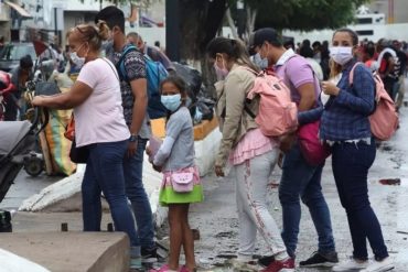 ¡TE LO MOSTRAMOS! “Queremos ir a casa”: Migrantes que intentan retornar a Venezuela están atrapados en la frontera entre Ecuador y Colombia (+Video)