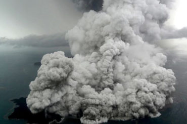 ¡SE LO EXPLICAMOS! Aseguran que la nube de azufre del volcán Cumbre Vieja tendrá un efecto moderado en Venezuela