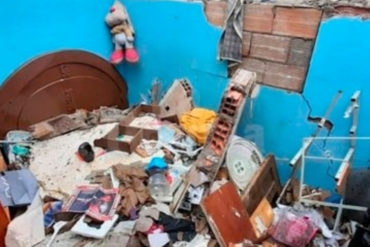 ¡VÉALO! En San Cristóbal la ruptura de una mega tubería ocasionó daños en 12 casas (+así quedaron)  (+Videos)