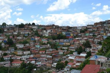 Una mujer cayó por un barranco en el 23 de Enero tras intentar tomarse una selfie: sufrió varias lesiones