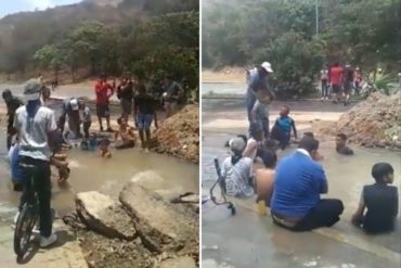 ¡MUY FUERTE! Captan a vecinos de Montalbán bañándose en una tubería rota tras pasar días sin agua en sus hogares (+Video)