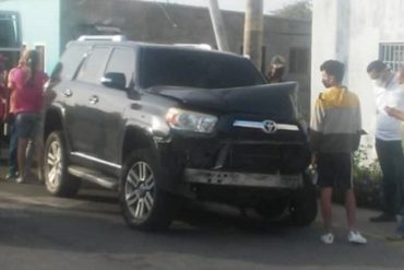 ¡ATENCIÓN! Alcalde chavista de Falcón se emborrachó, chocó su Fortuner contra un poste y dejó a vecinos de Carirubana sin luz: “Debe ser destituido”