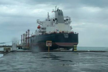 ¡SE LO DECIMOS! Reuters asegura que un buque con combustible cargado en un puerto iraní zarpó hacia Venezuela