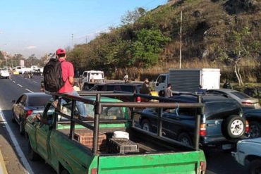 ¡ATENCIÓN! Reportan cierre del paso en el Distribuidor Metropolitano por protesta en Petare este #21May (+Video)