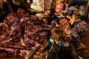 ¡QUÉ TERRIBLE! Más de 7.000 migrantes venezolanos están hacinados en La Parada durante la cuarentena