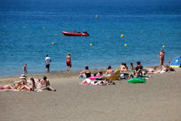 ¡AJÁ! Especialista advierte que el verano no frenará transmisión de covid-19: «Las enfermedades de época tienen que ver con las actividades de los humanos»