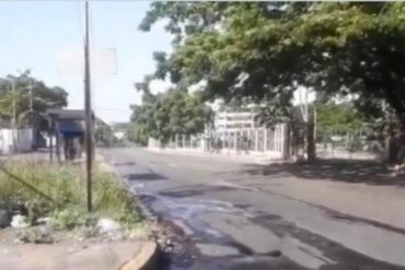 ¡LO QUE FALTABA! Unos 9.000 litros de gasolina se derramaron de un camión cisterna en Maracay tras desprenderse el tanque (+Video) (+Fotos)