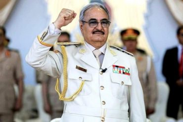 ¡VAYA, VAYA! WSJ: EEUU investiga si el líder de la milicia libia Khalifa Haftar buscó formar parte del acuerdo petrolero entre Irán y el régimen de Maduro