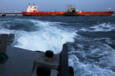 ¡LE CONTAMOS! Buques que transportan crudo venezolano siguen varados en el mar, según Reuters