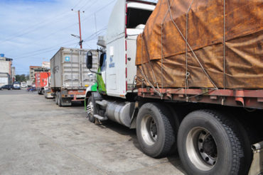 ¡LE CONTAMOS! Camión cargado de aceite comestible fue saqueado en Anzoátegui (+Fotos)