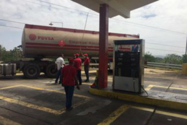 ¡ATENTOS! Economista afirmó que Venezuela necesita dos tanqueros de gasolina a la semana para cubrir la demanda